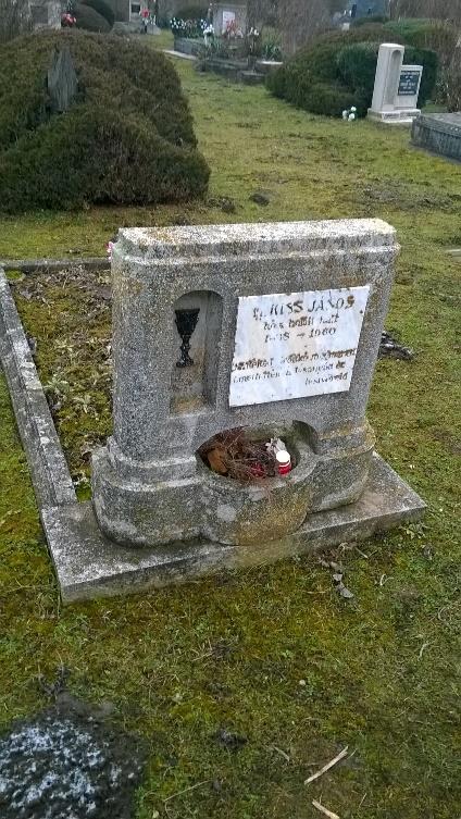 9. ifjabb Kiss János honvéd (1938-1960). A Magyar Néphadseregben szolgált hadköteles katona. Szolgálatteljesítés közben hősi halált halt. Halál oka: áramütés.