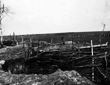 122 ÖSSZHADERŐNEMI PARANCSNOKSÁG SZAKMAI-TUDOMÁNYOS FOLYÓIRATA Az arcvonal visszavétel a tüzérséget is érintette. A támogató tüzérség a Jutrena Gora gerincvonala mögött volt fedett állásban.