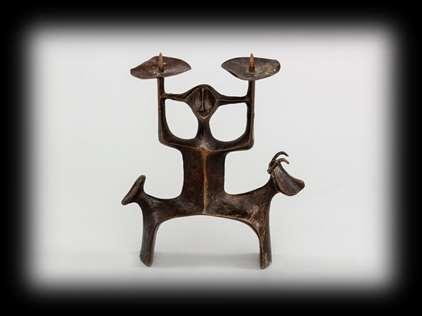 150. Figurális gyertyatartó Öntött bronz. Jelzés nélkül, Szabó Gyula (?), 1970 körül. M.: 13,5 cm 8.000 Ft 151.